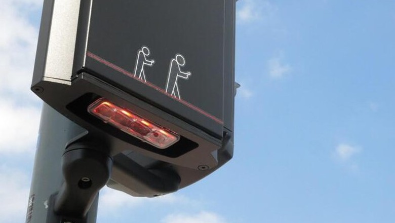 Risi në Padova, tashmë këmbësorët që ‘hutohen’ pas celularit do kenë një semafor të dedikuar Risi në Padova, tashmë këmbësorët që ‘hutohen’ pas celularit do kenë një semafor të dedikuar