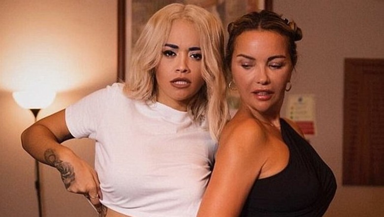 Rita Ora performoi me flamur serb, e ëma reagon ashpër: Më ke bo nervoz shumë! Rita Ora performoi me flamur serb, e ëma reagon ashpër: Më ke bo nervoz shumë!