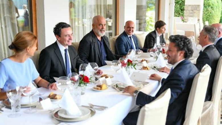 Sot samiti i Bled në Slloveni: Në prag të Forumit Strategjik Rama ul Kurtin krah tij në darkën me liderët e rajonit Sot samiti i Bled në Slloveni: Në prag të Forumit Strategjik Rama ul Kurtin krah tij në darkën me liderët e rajonit