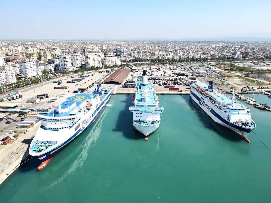 “Në Shqipëri, larg çmimeve të çmendura të Italisë”! La Repubblica me udhëtarët e tragetit Bari-Durrës “Në Shqipëri, larg çmimeve të çmendura të Italisë”! La Repubblica me udhëtarët e tragetit Bari-Durrës