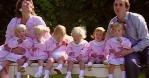 Dy foto të “gjashtënjakeve” të mitura dhe… pas 30 vitesh! Imagjinoni ç’ka hequr nëna e tyre për t.i rritur Dy foto të “gjashtënjakeve” të mitura dhe… pas 30 vitesh! Imagjinoni ç’ka hequr nëna e tyre për t.i rritur