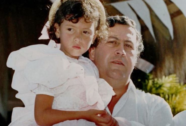 Trashëgimia e vajzës së Pablo Escobar që u kthye në një mallkim për të, borxhe të paimagjinueshme për taksa të prapambetura për… Trashëgimia e vajzës së Pablo Escobar që u kthye në një mallkim për të, borxhe të paimagjinueshme për taksa të prapambetura për…