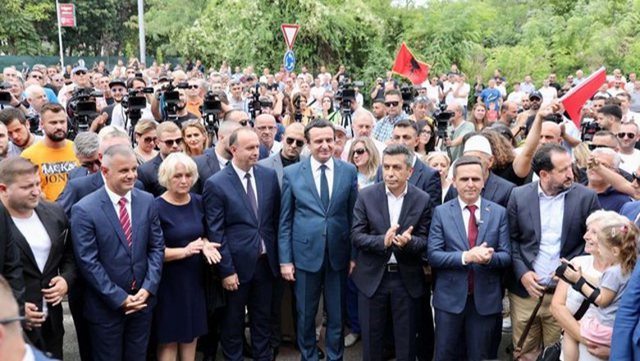 Vizita e Kurtit në Maqedoni të Veriut ndezi nacionalizmin maqedon kundër shqiptarëve Vizita e Kurtit në Maqedoni të Veriut ndezi nacionalizmin maqedon kundër shqiptarëve