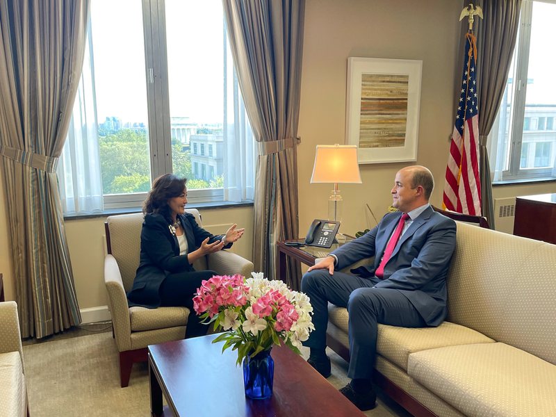 Ndihmës sekretarja e Shtetit për Çështjet e Europës dhe Euroazisë, Yuri Kim, pret në Uashington të ngarkuarin me punë në Ambasadën amerikane në Tiranë Ndihmës sekretarja e Shtetit për Çështjet e Europës dhe Euroazisë, Yuri Kim, pret në Uashington të ngarkuarin me punë në Ambasadën amerikane në Tiranë