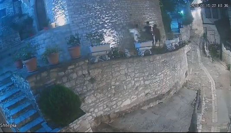 Katër turistët italianë u larguan nga restoranti në Berat pa paguar faturën, media italiane: Në Shqipëri paskan shkuar… Katër turistët italianë u larguan nga restoranti në Berat pa paguar faturën, media italiane: Në Shqipëri paskan shkuar…