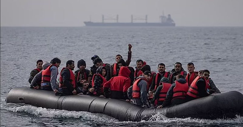 Daily Mail nuk kursehet me shqiptarët: Këta kontrabandistë nuk i ndali as tragjedia, reklamojnë ‘biznesin’ në rrjetet sociale Daily Mail nuk kursehet me shqiptarët: Këta kontrabandistë nuk i ndali as tragjedia, reklamojnë ‘biznesin’ në rrjetet sociale