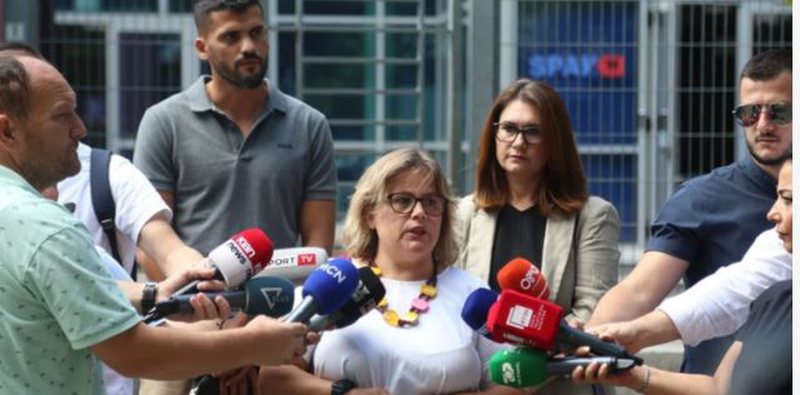 Sheshi pronë private! PD-Luli lëshon nga zinxhiri këshilltaren, kallzon ndërtimin e kullës në SPAK si …tjetërsim i pronës publike Sheshi pronë private! PD-Luli lëshon nga zinxhiri këshilltaren, kallzon ndërtimin e kullës në SPAK si …tjetërsim i pronës publike