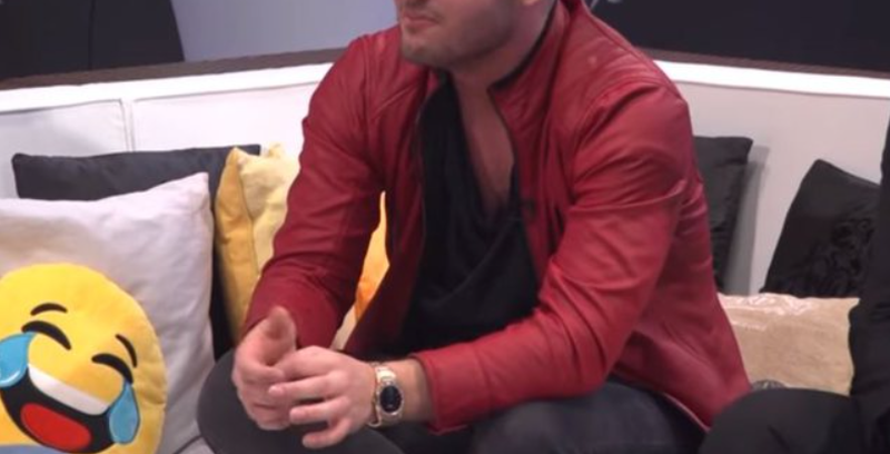 Video/ Këngëtari shqiptar ‘lë nam’ në mes të emisionit, nuk di kuptimin e fjalëve… Video/ Këngëtari shqiptar ‘lë nam’ në mes të emisionit, nuk di kuptimin e fjalëve…