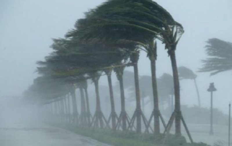 Po vjen stuhia, “mbyllet” plazhi, gjithçka nis sonte: Zonat që preken, ku duhet bërë kujdes (Harta-Live) Po vjen stuhia, “mbyllet” plazhi, gjithçka nis sonte: Zonat që preken, ku duhet bërë kujdes (Harta-Live)
