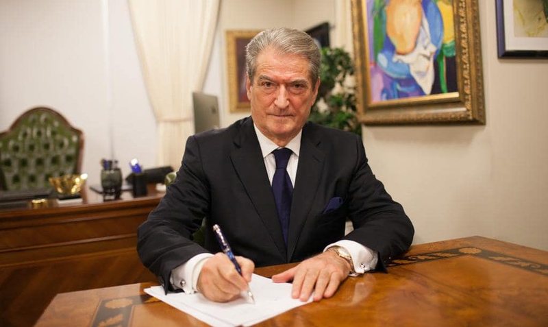 Një mbeturinë komuniste në të shkruarit e Berishës Një mbeturinë komuniste në të shkruarit e Berishës