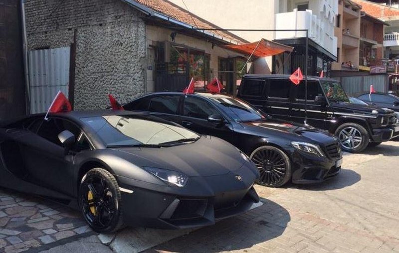 “Varfëri e madhe” sipas lehësave mediatik! Shqiptarët 44 milion dollarë blenë vetëm makina luksoze për gjysmën e vitit 2023 “Varfëri e madhe” sipas lehësave mediatik! Shqiptarët 44 milion dollarë blenë vetëm makina luksoze për gjysmën e vitit 2023