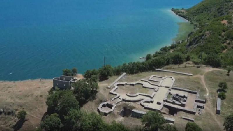 Lini në Pogradec vendbanimi më i vjetër në Europë, mediat italiane: Mister sesi u ndërtua 8 mijë vite më parë nën ujërat e thella të liqenit Lini në Pogradec vendbanimi më i vjetër në Europë, mediat italiane: Mister sesi u ndërtua 8 mijë vite më parë nën ujërat e thella të liqenit