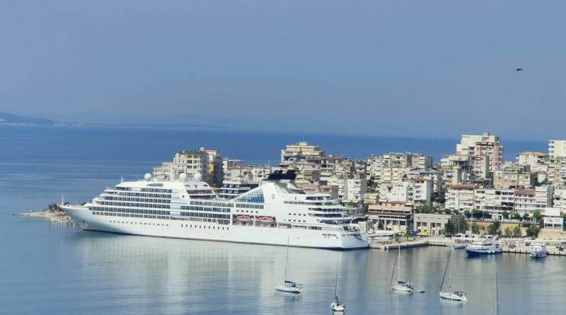 Saranda destinacioni i 32 kroçerave dhe 511 jahteve në 7 muaj Saranda destinacioni i 32 kroçerave dhe 511 jahteve në 7 muaj