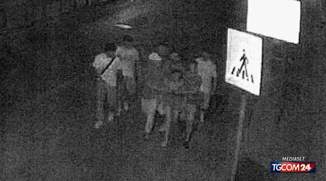 Për**unimi në grup në Palermo, rikuperohet video! I riu që e filmoi: I’a dërgova kujtdo që duhej Për**unimi në grup në Palermo, rikuperohet video! I riu që e filmoi: I’a dërgova kujtdo që duhej