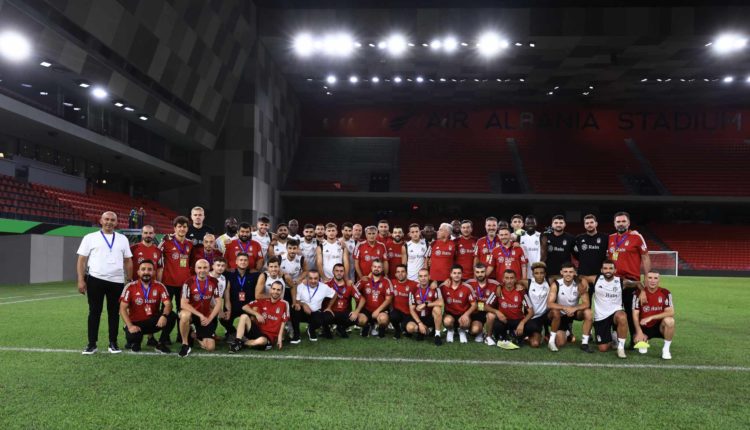 Kemi ku t’i presim miqtë! Turqit e Beshiktashit impresionohen nga “Air Albania“: Mos keni ngatërruar rrugën dhe keni shkuar në “Anfield Road“?