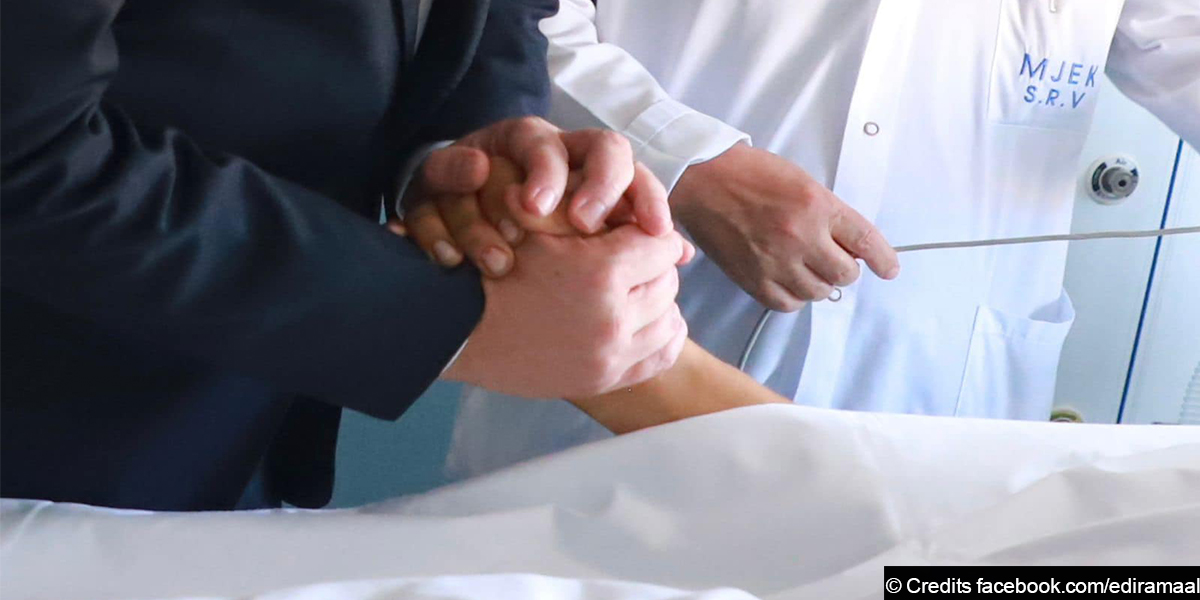 Polici 25 vjeçar del nga rreziku për jetën, shtrëngon dorën me Edi Ramën në spital Polici 25 vjeçar del nga rreziku për jetën, shtrëngon dorën me Edi Ramën në spital