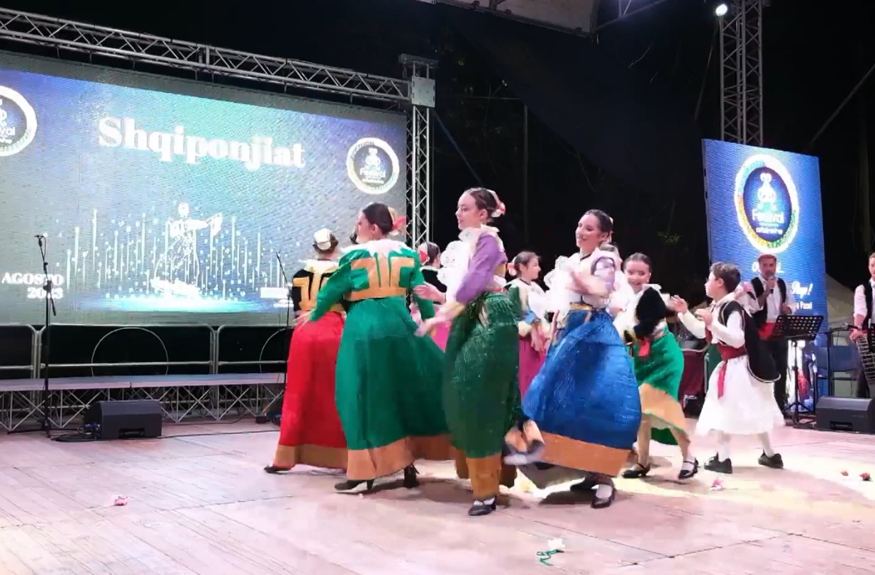 Festivali i 41 i këngës arbëreshe: Tre netë me muzikë shqiptare ndezin San Demetrion Festivali i 41 i këngës arbëreshe: Tre netë me muzikë shqiptare ndezin San Demetrion