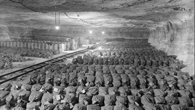 Mister i kahmotshëm! I mbetur në Bankën e Italisë: Çfarë ndodhi me 2 tonë ar shqiptar? Si u zbulua në minierën e kripës?! Mister i kahmotshëm! I mbetur në Bankën e Italisë: Çfarë ndodhi me 2 tonë ar shqiptar? Si u zbulua në minierën e kripës?!