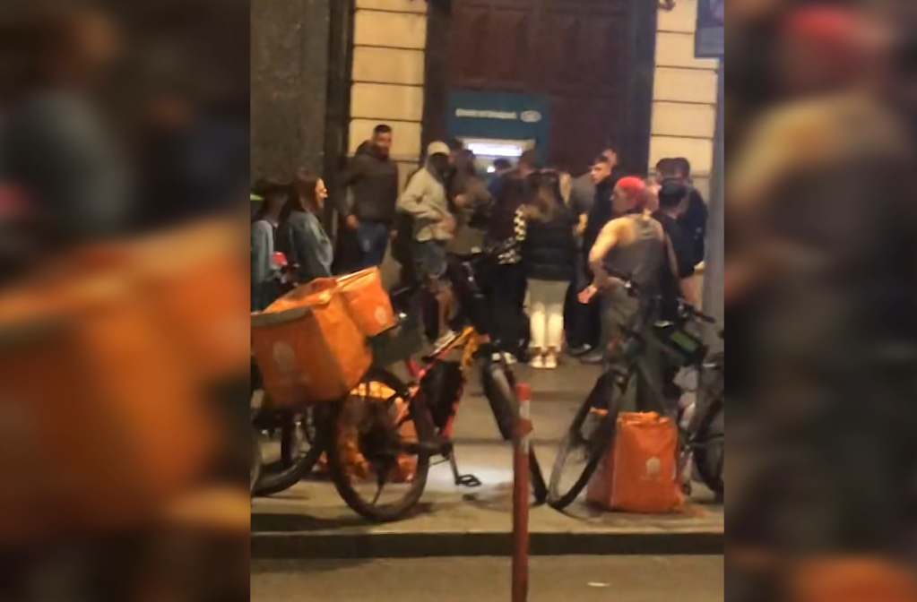 rlandezët befasohen nga bankomatët! Edhe pse me zero euro në llogari arritën të tërheqin mijëra para rlandezët befasohen nga bankomatët! Edhe pse me zero euro në llogari arritën të tërheqin mijëra para