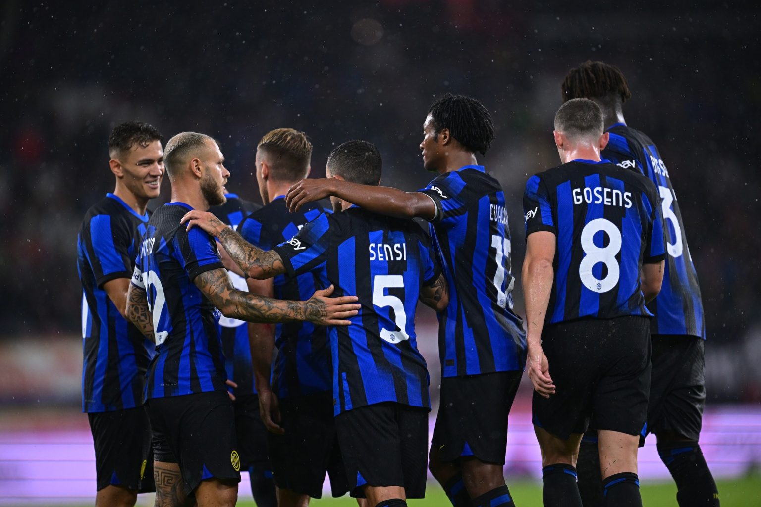 Mbrojtja “fut ujë”! Zhgënjen edhe Sommer: Asllani “përshëndet” Inzaghin me një super asist. Inter gjen në Itali sulmuesin e ri Mbrojtja “fut ujë”! Zhgënjen edhe Sommer: Asllani “përshëndet” Inzaghin me një super asist. Inter gjen në Itali sulmuesin e ri