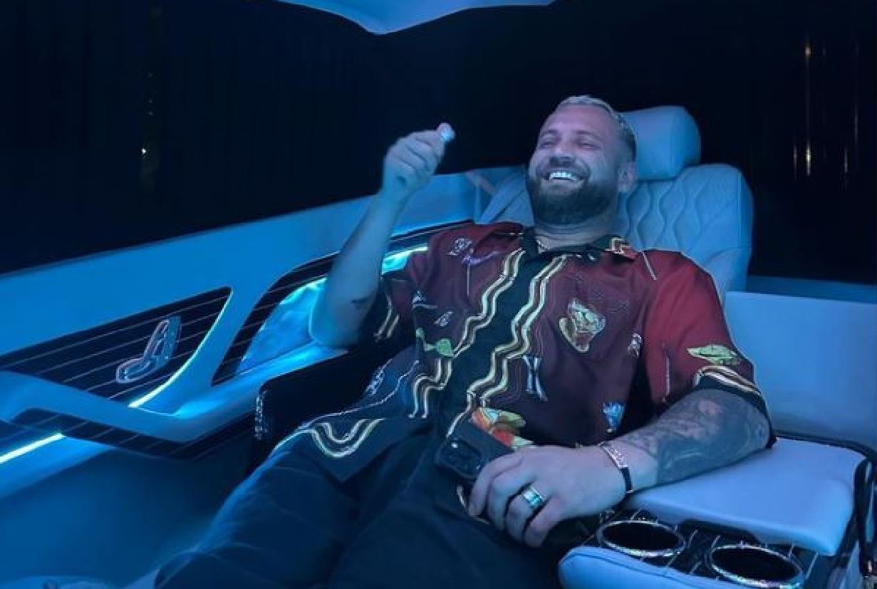 Luizi reagon pas komentit të fanses: Si pasha! Ju më dhatë mundësinë të ndryshoja, tani do jua kthej duke…. Luizi reagon pas komentit të fanses: Si pasha! Ju më dhatë mundësinë të ndryshoja, tani do jua kthej duke….