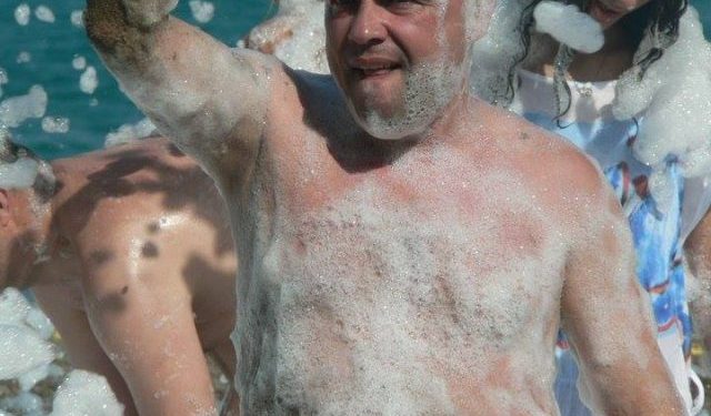 Qytetarët: Në Himarë shkove si zagarë në emër të tradhëtarëve! Ylli Manjani i fyen: O idiotë, shkova në Himarë për te qarë hallet e Shqipërisë… grekëve Qytetarët: Në Himarë shkove si zagarë në emër të tradhëtarëve! Ylli Manjani i fyen: O idiotë, shkova në Himarë për te qarë hallet e Shqipërisë… grekëve