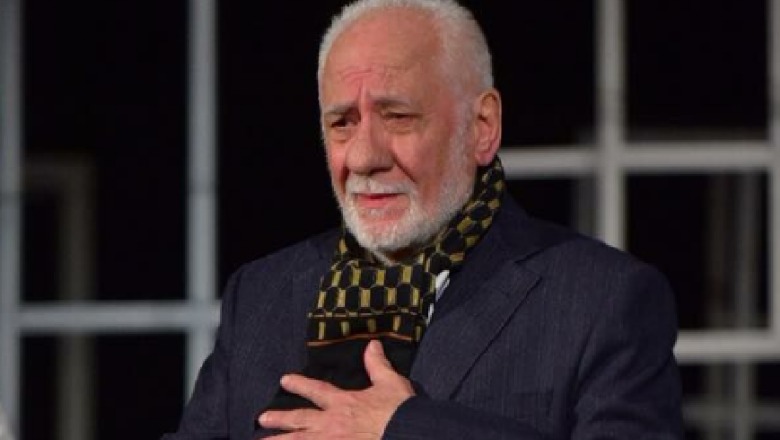 Reshat Arbana festoi 85-vjetorin – Aktori i qindra roleve, “Nder i Kombit”, jep mesazhe të duartrokitura nga të gjithë Reshat Arbana festoi 85-vjetorin – Aktori i qindra roleve, “Nder i Kombit”, jep mesazhe të duartrokitura nga të gjithë