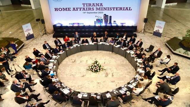 Balla prezanton konkluzionet e ministerialit euro-ballkanik në Tiranë Balla prezanton konkluzionet e ministerialit euro-ballkanik në Tiranë