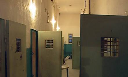 “Shkelnim mbi gëzhoja”! Ish-oficeri i Forcave Speciale rrëfen si e larguan Fatos Nanon nga burgu në 1997 pas shpërthimit të revoltës tek 313 “Shkelnim mbi gëzhoja”! Ish-oficeri i Forcave Speciale rrëfen si e larguan Fatos Nanon nga burgu në 1997 pas shpërthimit të revoltës tek 313