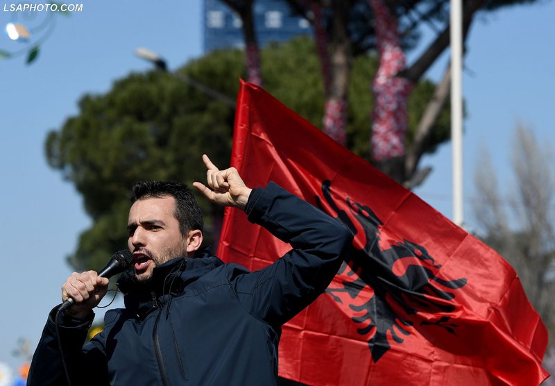 “Profeti” Adriatik Lapaj, që do “shpëtojë” Shqipërinë