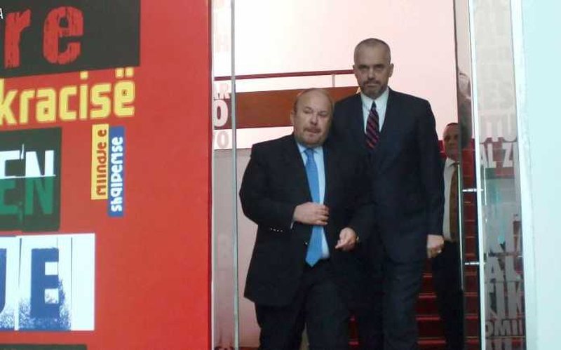 Nano në spital, Rama në asamble: Uroj të dalë me shëndet nga burgu i terapisë intensive, siç doli nga burgu politik ku e futi egërsia kriminale e pengmarrësit të drejtësisë Nano në spital, Rama në asamble: Uroj të dalë me shëndet nga burgu i terapisë intensive, siç doli nga burgu politik ku e futi egërsia kriminale e pengmarrësit të drejtësisë