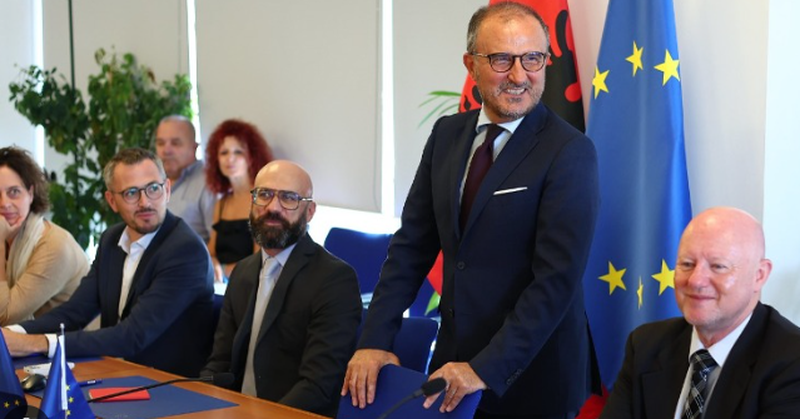 Në pritje të ambasadorit të ri të BE, Soreca nis detyrën në Tiranë: Privilegj të kthehem sërish Në pritje të ambasadorit të ri të BE, Soreca nis detyrën në Tiranë: Privilegj të kthehem sërish
