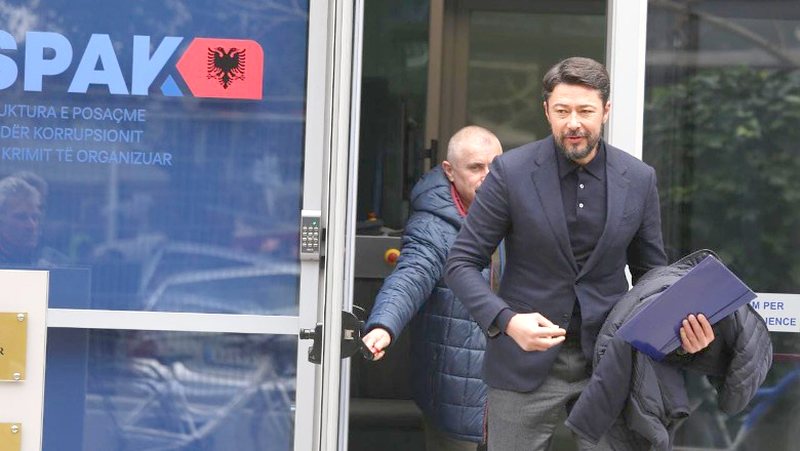 Ja kush do ta fundosë Shkëlzenin e Saliut, dy dëshmitarët kyçë në gatishmëri për të zbardhur implikimin e familjes “Berisha” në aferën e Gërdecit Ja kush do ta fundosë Shkëlzenin e Saliut, dy dëshmitarët kyçë në gatishmëri për të zbardhur implikimin e familjes “Berisha” në aferën e Gërdecit