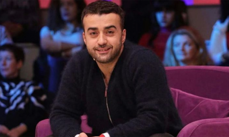 “Bëmë baba të të ngjaj”, Gaz Paja ju fton të ndiqni duetin më të bukur të vitit (Video) “Bëmë baba të të ngjaj”, Gaz Paja ju fton të ndiqni duetin më të bukur të vitit (Video)