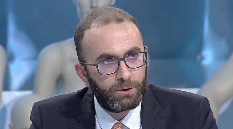 Gazment Bardhi: Ja çfarë do të ndodhë me PS nëse konflikti brenda opozitës vazhdon deri në 2025 Gazment Bardhi: Ja çfarë do të ndodhë me PS nëse konflikti brenda opozitës vazhdon deri në 2025