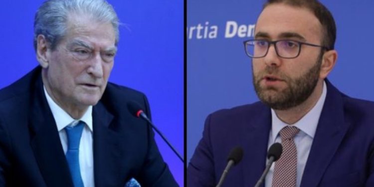 Çfarë karagjozësh! Harruan akuzat, sot “shtrëngojnë duart”: Ja 3 levizjet e “askushve” Bardhi-Berisha Çfarë karagjozësh! Harruan akuzat, sot “shtrëngojnë duart”: Ja 3 levizjet e “askushve” Bardhi-Berisha