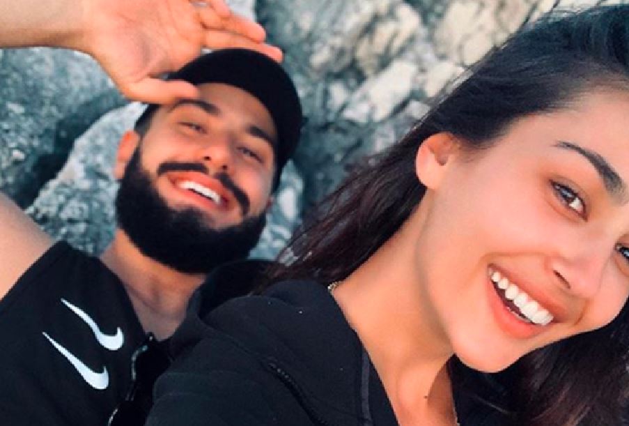 Adrola Dushi flet për lidhjen me Capital T: ‘Nuk mund të ishte ndryshe pa një trim në krahë’ Adrola Dushi flet për lidhjen me Capital T: ‘Nuk mund të ishte ndryshe pa një trim në krahë’