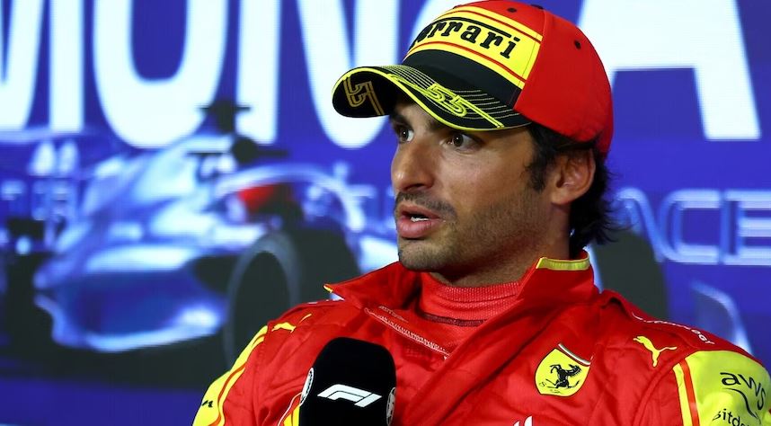 Ngjarje e pabesueshme në Itali! Piloti i Ferrarit grabitet nga hajdutët pas garës ku doli i treti, i kap përsëri me vrap Ngjarje e pabesueshme në Itali! Piloti i Ferrarit grabitet nga hajdutët pas garës ku doli i treti, i kap përsëri me vrap