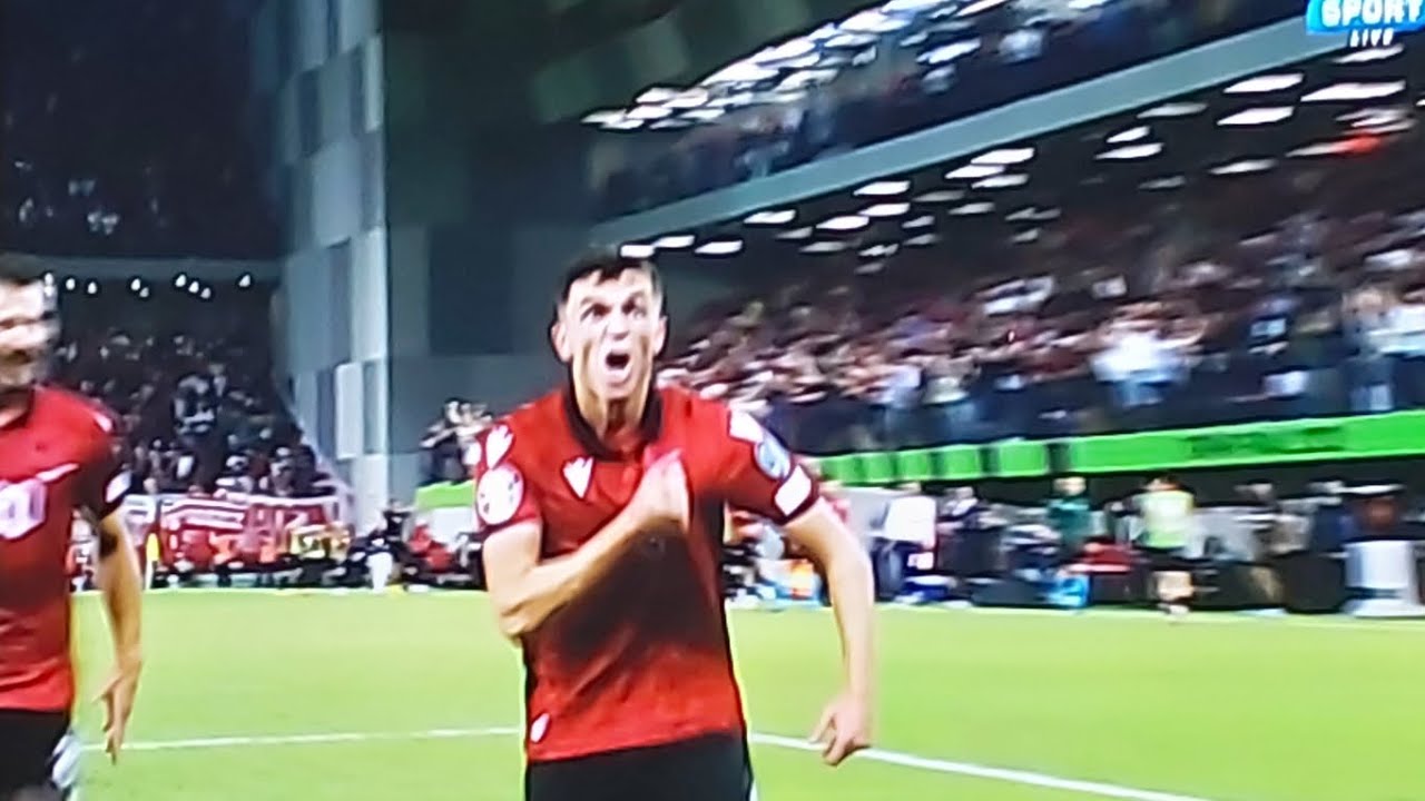 “Gjithmonë kuqezi”! Jasir Asani shuplakë lehsave anti-Shqipëri: A e dini ti çfarë ndjenje është të luash për Shqipërinë?! “Gjithmonë kuqezi”! Jasir Asani shuplakë lehsave anti-Shqipëri: A e dini ti çfarë ndjenje është të luash për Shqipërinë?!