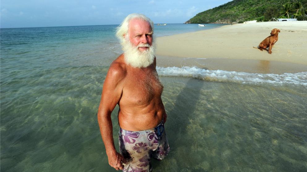 “Paratë më sëmurën”! Milioneri jeton në ishullin e vetmuar për të mos patur kontakt me paratë dhe …njerëzit