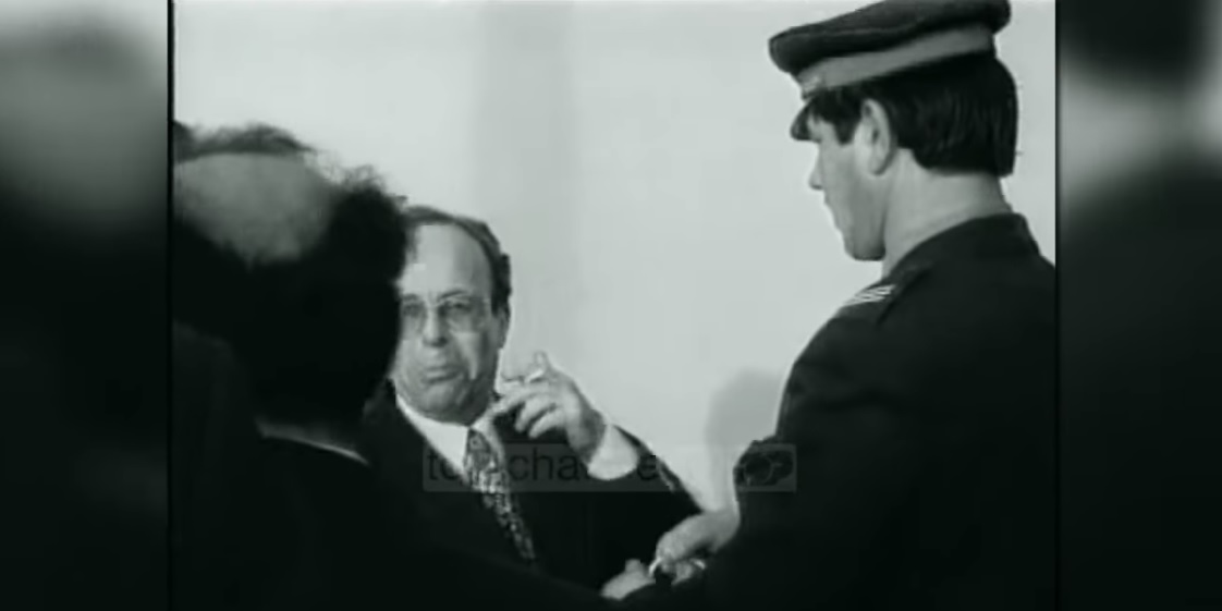 Si përdori ‘ushtarët’ e tij nga Çela te Dragoshi për ta çuar pas hekurave? Hipokrizia e një “qafiri”! Berisha e futi në burg, por tani i uron shërim…”me zemër” Nanos! Si përdori ‘ushtarët’ e tij nga Çela te Dragoshi për ta çuar pas hekurave? Hipokrizia e një “qafiri”! Berisha e futi në burg, por tani i uron shërim…”me zemër” Nanos!