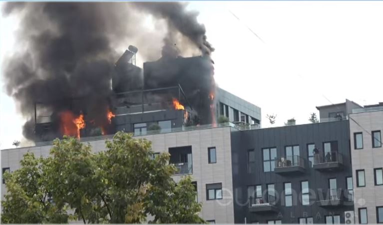 Një ditë pas zjarrit në pallatin 10-katësh në Tiranë: 4 apartamente të djegura krejtësisht! Një ditë pas zjarrit në pallatin 10-katësh në Tiranë: 4 apartamente të djegura krejtësisht!