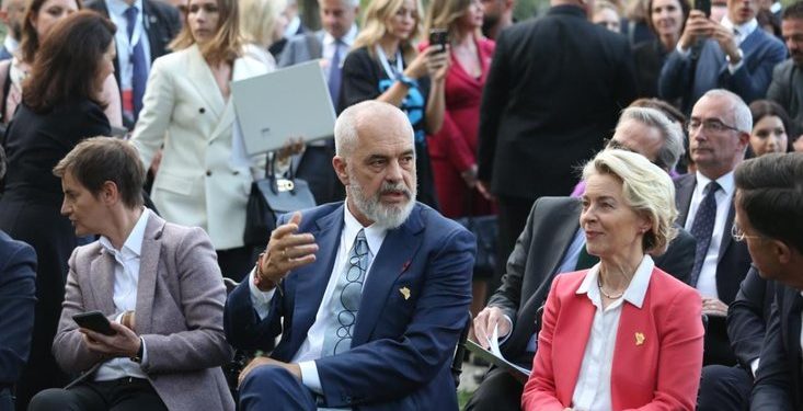 Përurohet Kolegji i Europës në Tiranë, pari kampus jashtë BE-së! Von der Leyen: Dhuratë që Europa po i jep Shqipërisë! Përurohet Kolegji i Europës në Tiranë, pari kampus jashtë BE-së! Von der Leyen: Dhuratë që Europa po i jep Shqipërisë!