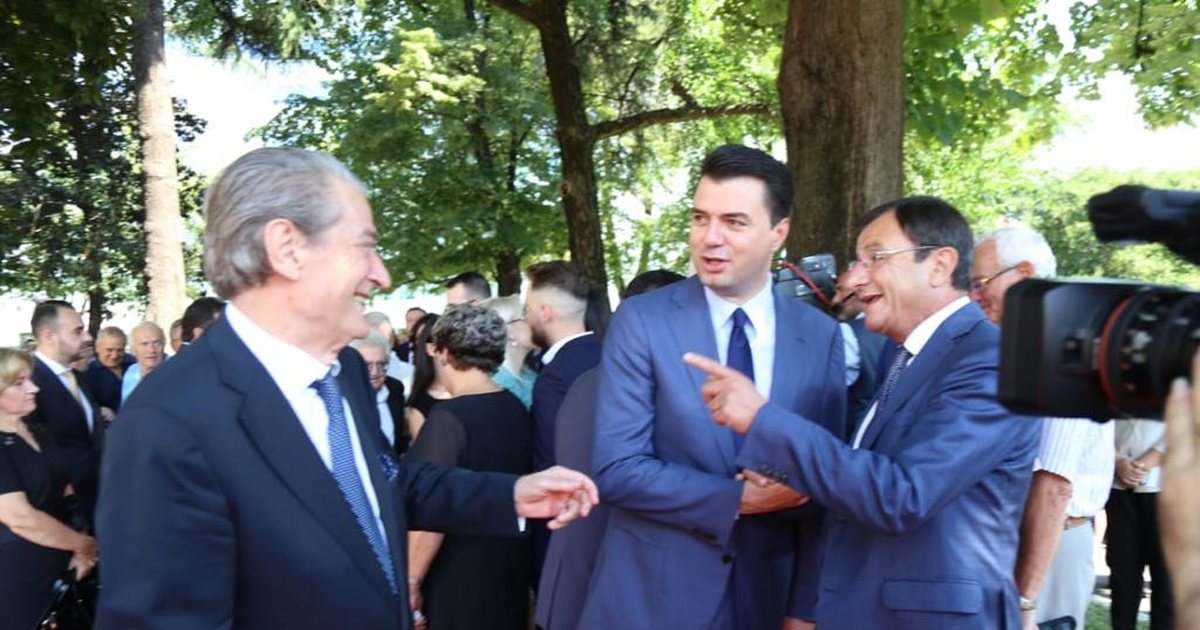 Zbardhet pazari i Sali Berishës dhe Genc Rulit për privatizimin e ish-kompleksit Partizani: Doktor futëm 20% me lekë dhe 80% me letra me vlerë! Zbardhet pazari i Sali Berishës dhe Genc Rulit për privatizimin e ish-kompleksit Partizani: Doktor futëm 20% me lekë dhe 80% me letra me vlerë!