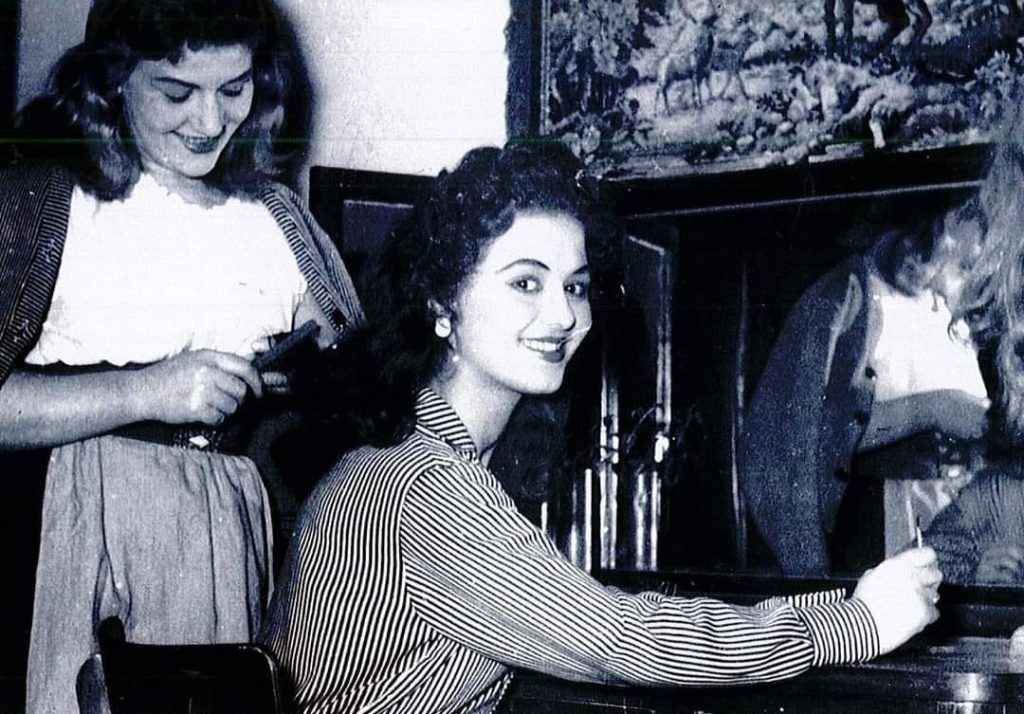 Roza Anagnosti, e konsideruar si aktorja më e bukur shqiptare e të gjitha kohërave mbush 80 vjeç Roza Anagnosti, e konsideruar si aktorja më e bukur shqiptare e të gjitha kohërave mbush 80 vjeç