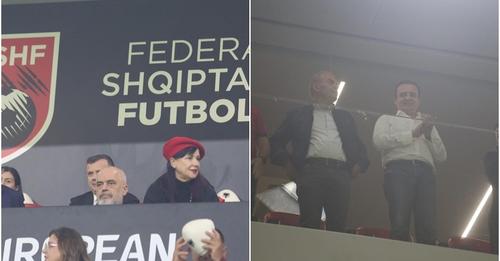 FOTOlajm/ Edi Rama dhe Albin Kurti mbajnë distancë në “Air Albania”: Ndjekin ndeshjen në tribuna të ndara FOTOlajm/ Edi Rama dhe Albin Kurti mbajnë distancë në “Air Albania”: Ndjekin ndeshjen në tribuna të ndara
