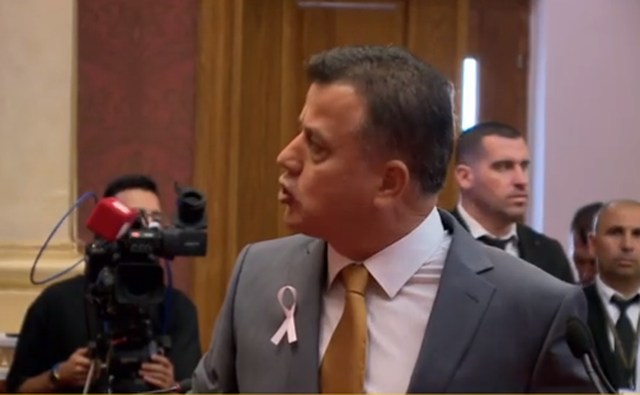 Muli shpjegon pse e qëlloi kameramanin që filmonte Doktorin Muli shpjegon pse e qëlloi kameramanin që filmonte Doktorin