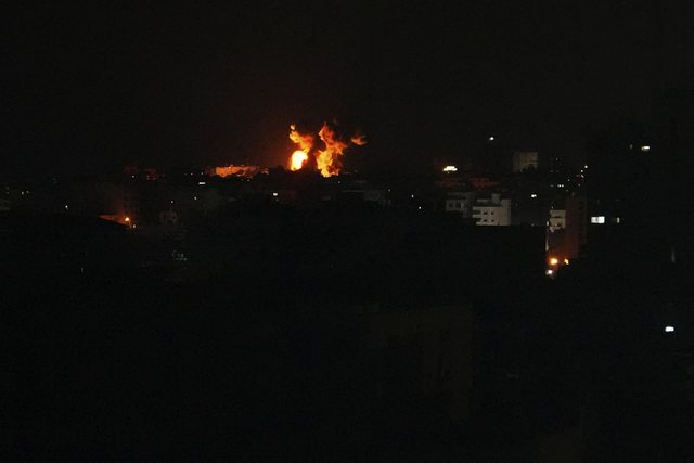 VIDEO/ Ushtria Izraelite hedh 100 tonë bomba mbi Gaza: Kapet ushtaraku i lartë i Hamasit VIDEO/ Ushtria Izraelite hedh 100 tonë bomba mbi Gaza: Kapet ushtaraku i lartë i Hamasit