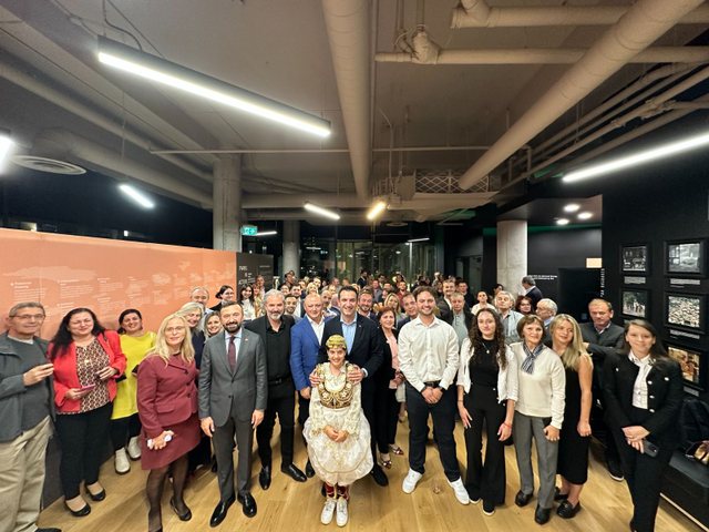 Veliaj në ditën e dytë të vizitës në Kanada, takohet me komunitetin shqiptar në Toronto: Krenarë për diasporën shqiptare, janë shembull i suksesit kudo Veliaj në ditën e dytë të vizitës në Kanada, takohet me komunitetin shqiptar në Toronto: Krenarë për diasporën shqiptare, janë shembull i suksesit kudo