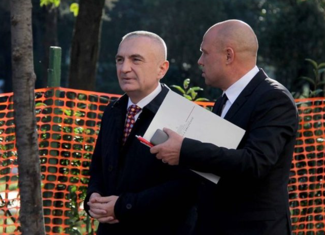 Ylli Manjani një nga ata që ka gëlltitur lugën e çorbës së prishur: SPAK është krijuar për të goditur opozitën?! Ilir Meta është qetësuar nga frika e SPAK, ndaj e mbylli LSI dhe sot politikisht është i mbaruar Ylli Manjani një nga ata që ka gëlltitur lugën e çorbës së prishur: SPAK është krijuar për të goditur opozitën?! Ilir Meta është qetësuar nga frika e SPAK, ndaj e mbylli LSI dhe sot politikisht është i mbaruar